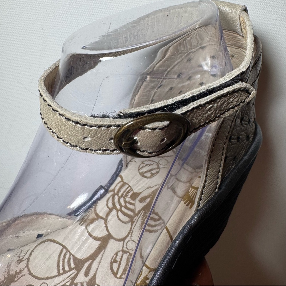 FLY LONDON Ydel Perforated Leather Peep Toe Wedge  Sandals BRONZE / SZ 40 (US 9) - Picture 5 of 14